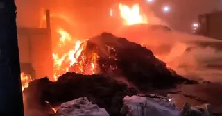 যশোরের অভয়নগরে জুটমিলে আগুন; কোটি টাকা ক্ষতির শঙ্কা